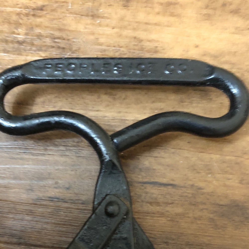 Antique Cast Iron Ice Tongs – Peoples Ice Co. – Large Block Ice Tongs, NY - Picture 5 of 16